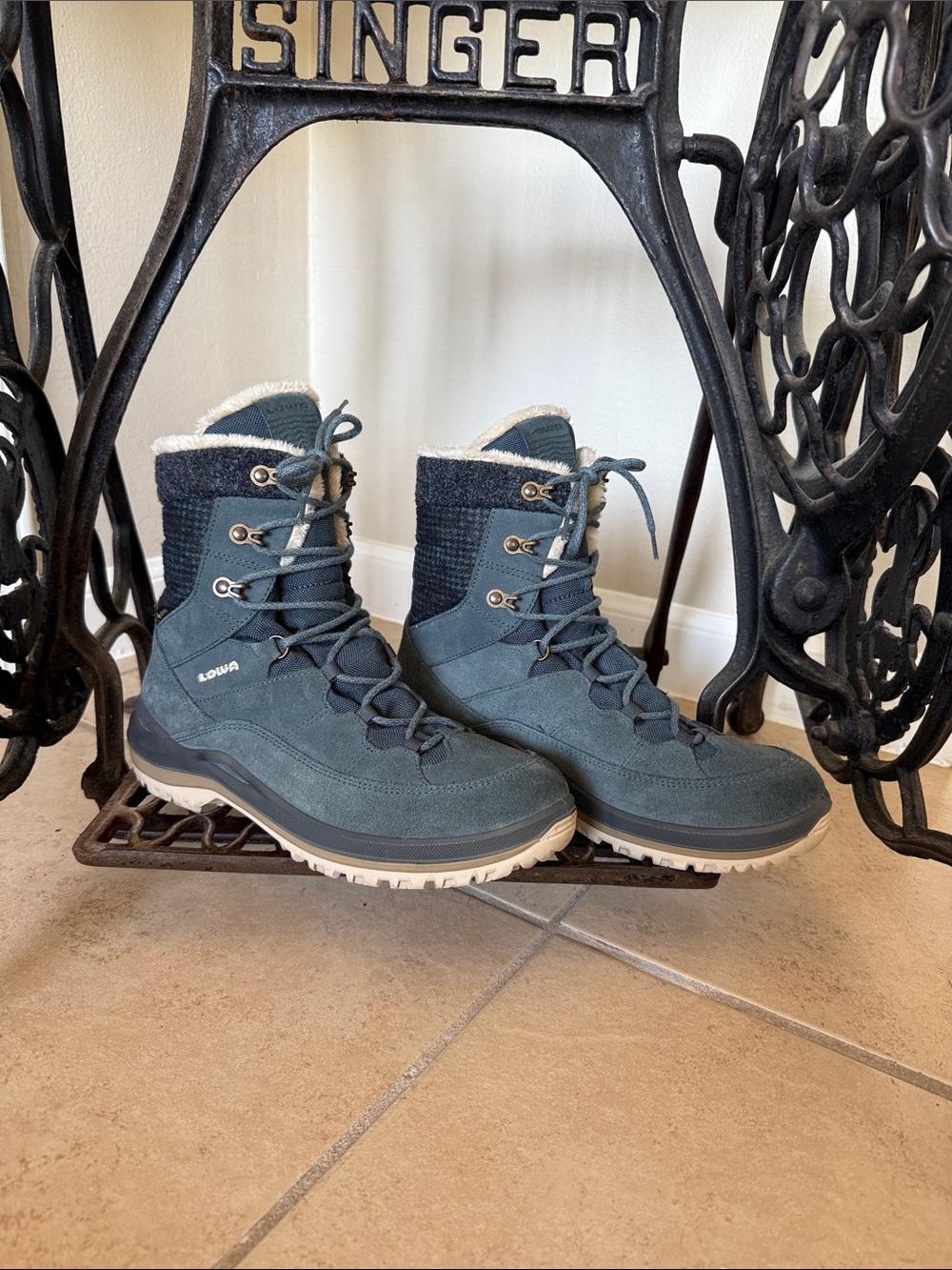 Lowa Women's Teal Lace-Up Winter Boots with Fleece throughout